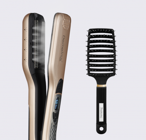 lisseur titanium ultra efficace dans un coffret cadeau avec une brosse paddle démêlante